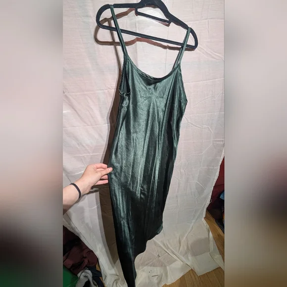 Gilligan & O'Malley Deep Green Satin Maxi Dress - Picture 2 of 5